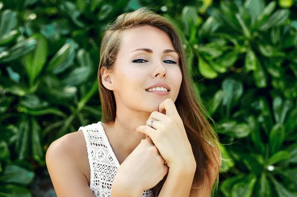 Beautiful girl face close up — Stock Photo, Image